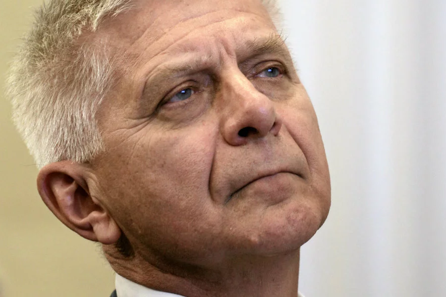 Marek Belka ocenił, że Polska będzie się wić jak piskorz i że nad naszym krajem wisi miecz Damoklesa. To słowa byłego premiera po wyroku TSUE.