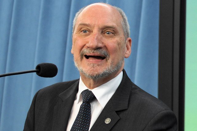 Antoni Macierewicz nie musiał długo szukać nowej pracy po wyrzuceniu go z MON, znalazła go sama. Teraz będzie prezenterem w Telewizji Republika.