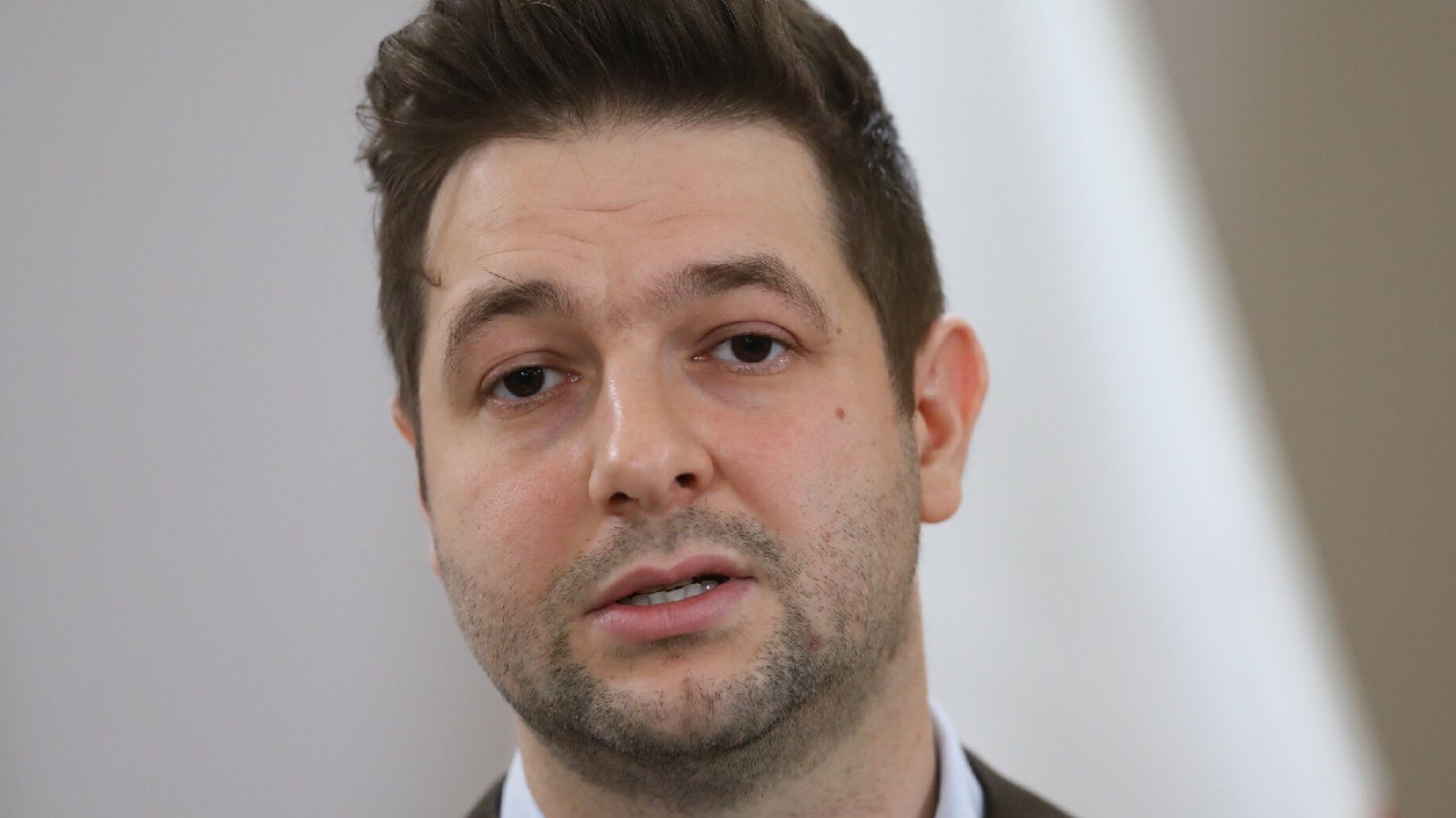 Patryk Jaki w Parlamencie Europejskim pyta: kto jest rosyjską onucą?