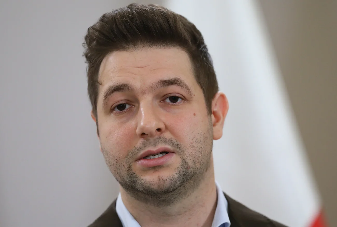 Patryk Jaki w Parlamencie Europejskim pyta: kto jest rosyjską onucą?