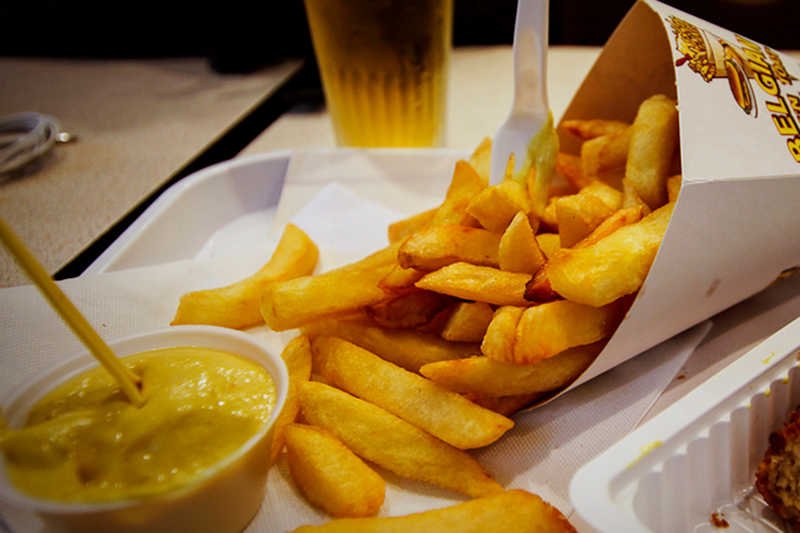 Belgijskie frytki to oprócz perfekcyjnego smażenia, także ciekawe sosy