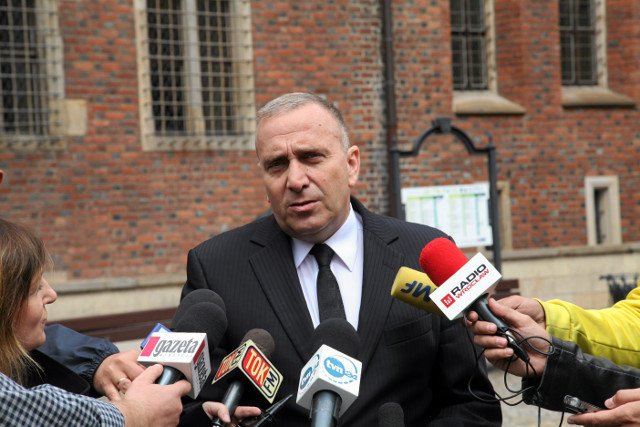 Grzegorz Schetyna usiłuje uratować wizerunek stołecznej PO.