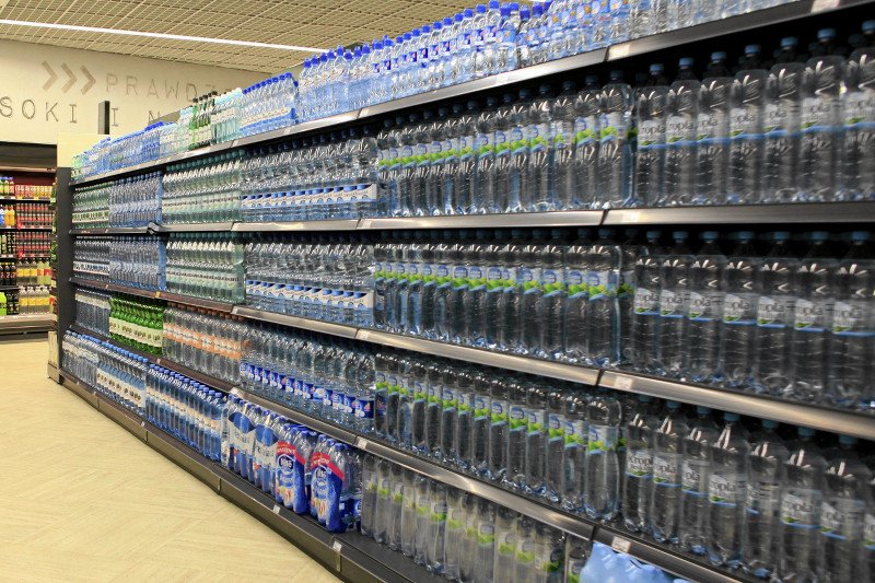 Coraz bliżej wyjaśnienia sprawy wody Żywiec Zdrój, która poparzyła przełyk 31-latka. Już wiemy, co było w butelce