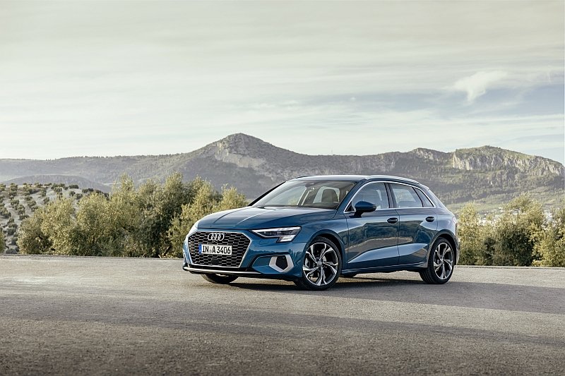 Latem 2020 pojawiła się kolejna generacja Audi A3. Kompaktowy samochód z segmentu premium jest dostępny w dwóch wersjach: pięciodrzwiowego Audi A3 Sportback i czterodrzwiowego Audi A3 Limousine