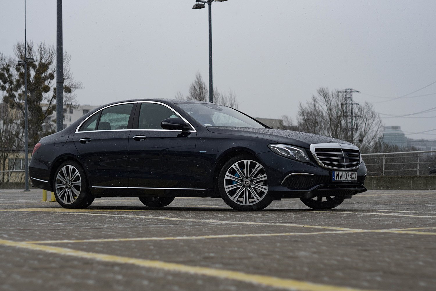Mercedes E350e to bardzo komfortowe i prestiżowe auto.