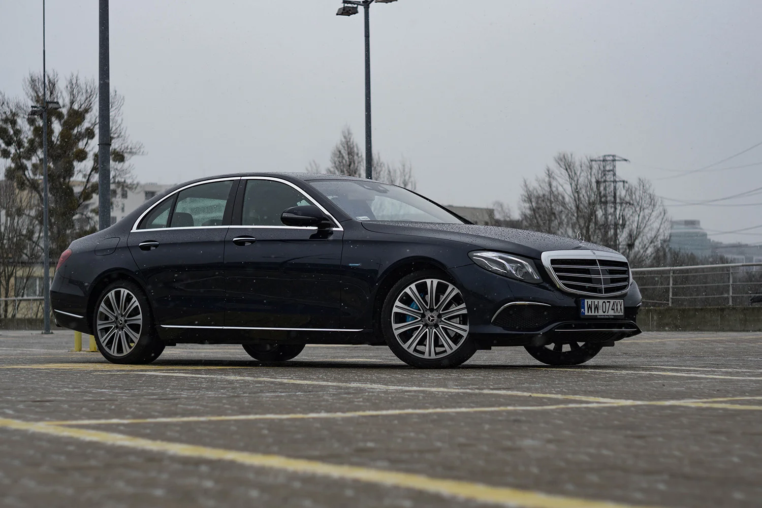 Mercedes E350e to bardzo komfortowe i prestiżowe auto.