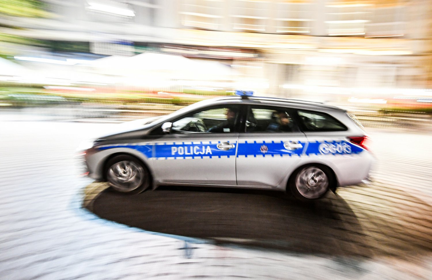 Policja szuka 22-latka, bo przeklinał na ulicy.