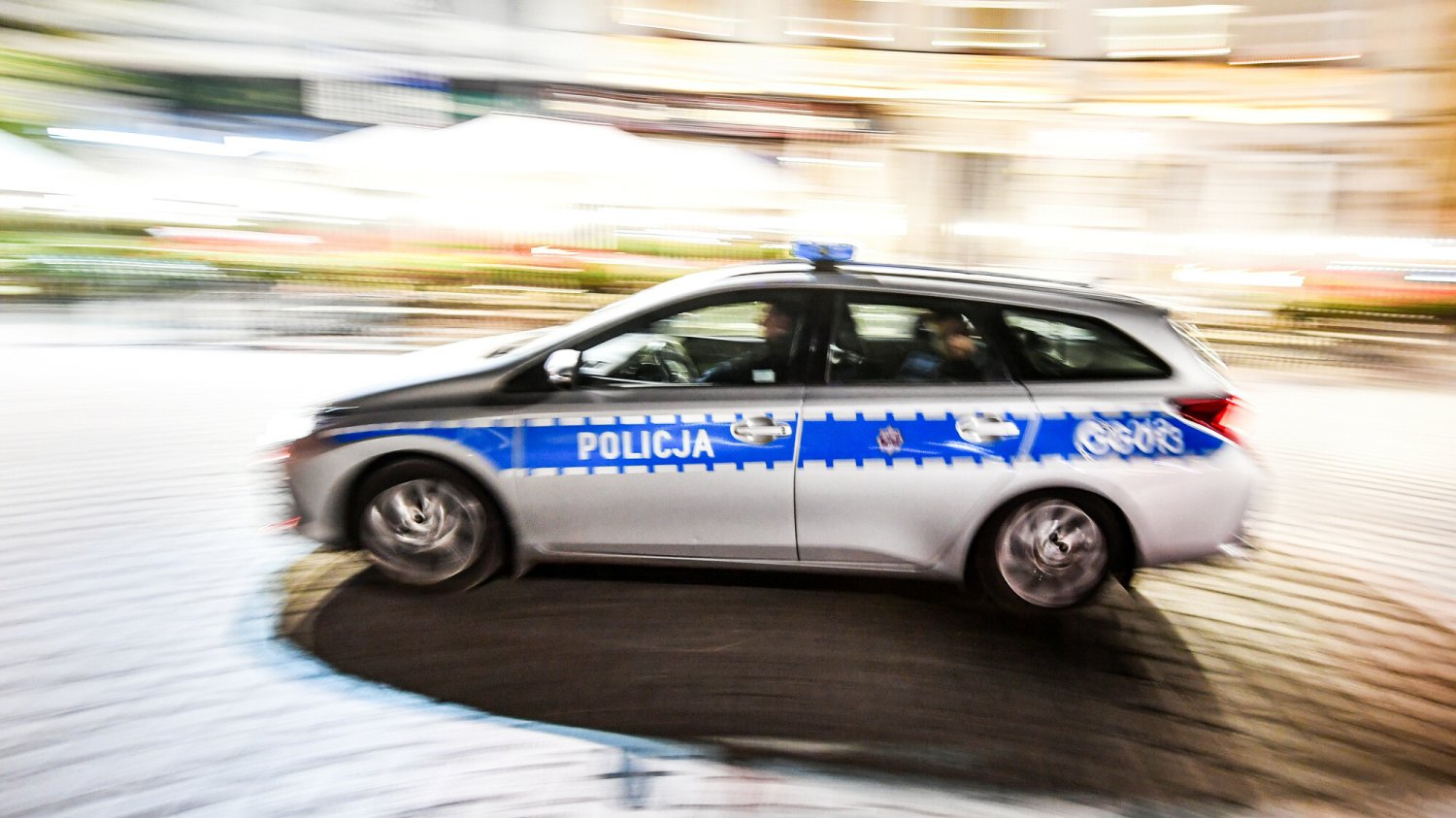 Policja szuka 22-latka, bo przeklinał na ulicy.