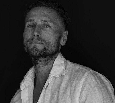 Artur Ligęska, w maju wrócił z Dubaju, gdzie spędził 13 miesięcy w wiezieniu niesłusznie oskarżony o posiadanie narkotyków. Skazany na dożywocie