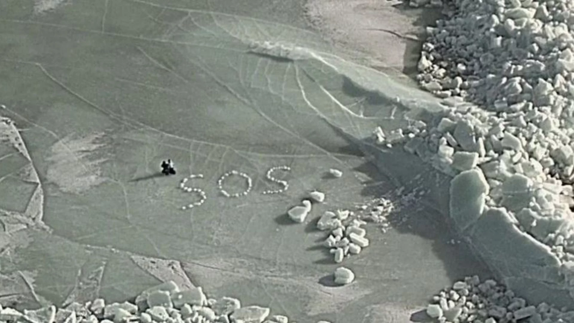 Akcja ratunkowa na Morzu Bałtyckim. Pod turystami załamał się lód