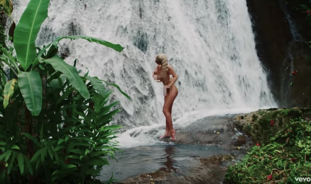 Cleo nago w teledysku?