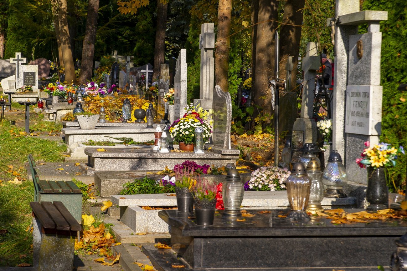 Nowy Sącz. Grabarze stracili przytomność w grobie