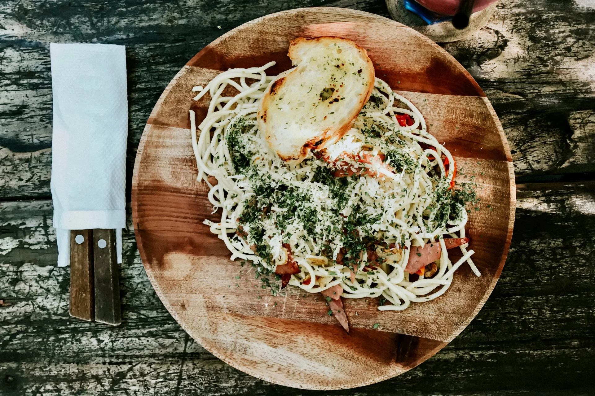 Aglio olio e peperoncino to prosty sposób na makaron.