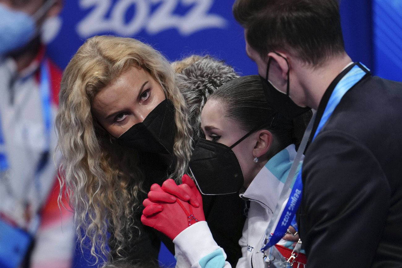 Eteri Tutberidze tuż po występie Kamili Walijewej, który odebrał 15-letniej Rosjance nadzieje na jakikolwiek medal.