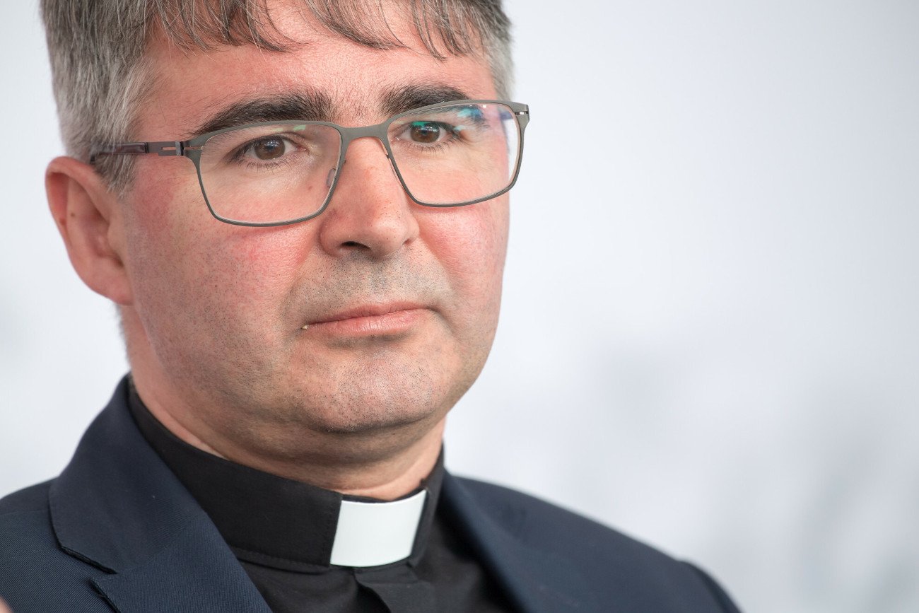 Historia DPS z Jordanowie, prowadzonego przez siostry zakonne, wstrząsnęła Polską. Ks. Jacek Prusak, jezuita, mówi co przykład tego ośrodka pokazuje.