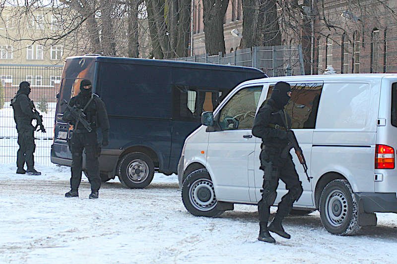 Funkcjonariusze jednostek antyterrorystycznych polskiej policji