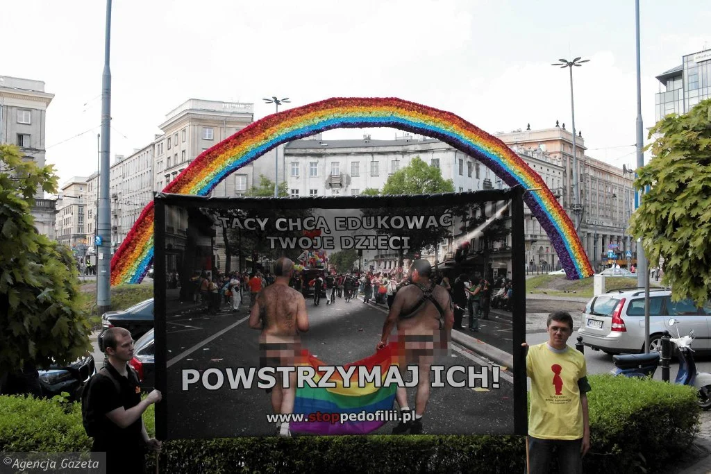 Demonstracja narodowców na pl. Zbawiciela