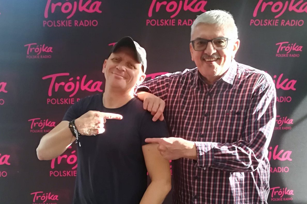 Dziennikarz Trójki Piotr Stelmach zapewnił, że stoi murem za Markiem Niedźwieckim i Bartoszem Gilem.