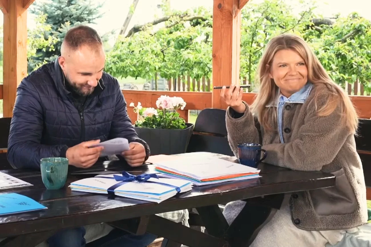 "Rolnik szuka żony" dopiero powrócił, a już jest afera. Widzowie oburzyli się tym listem Afera w "Rolnik szuka żony". Widzowie są oburzeni tym listem