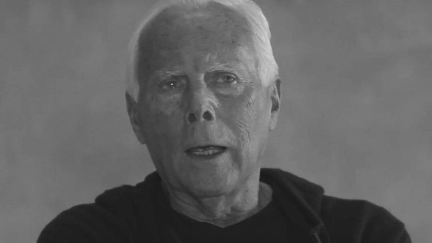 Giorgio Armani nie żyje. Giorgio Armani nie żyje.