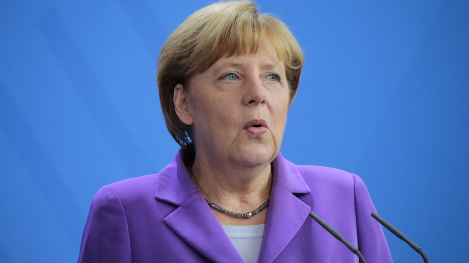 Angela Merkel znów zmienia stanowisko w sprawie stosunków w Rosją.