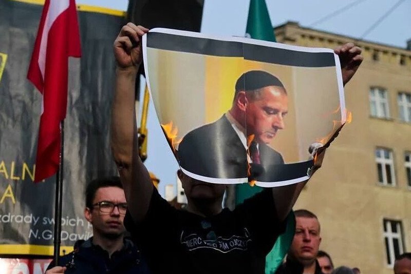 Spalili podobiznę prezydenta Wrocławia.