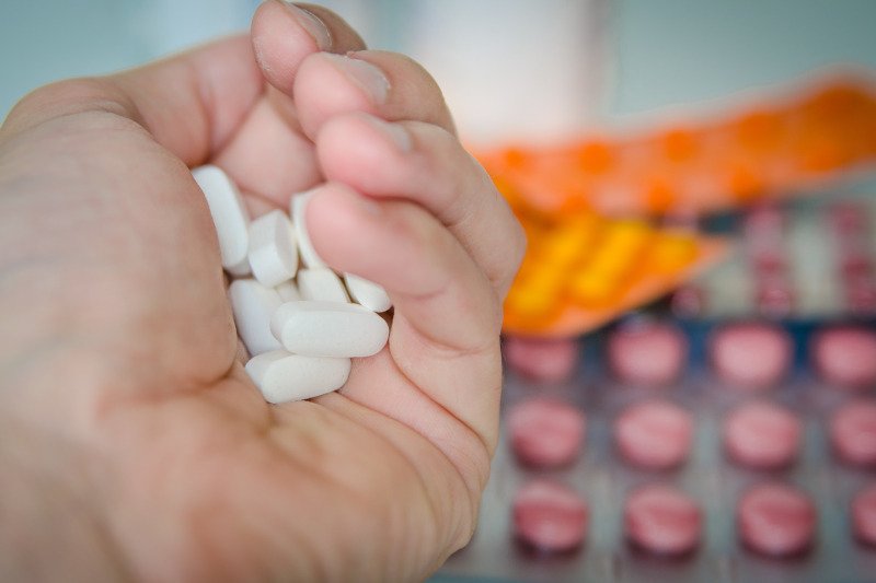 KE zatwierdzi trzy nowe leki przeciw Covid-19. Wiemy, kiedy będą dostępne.