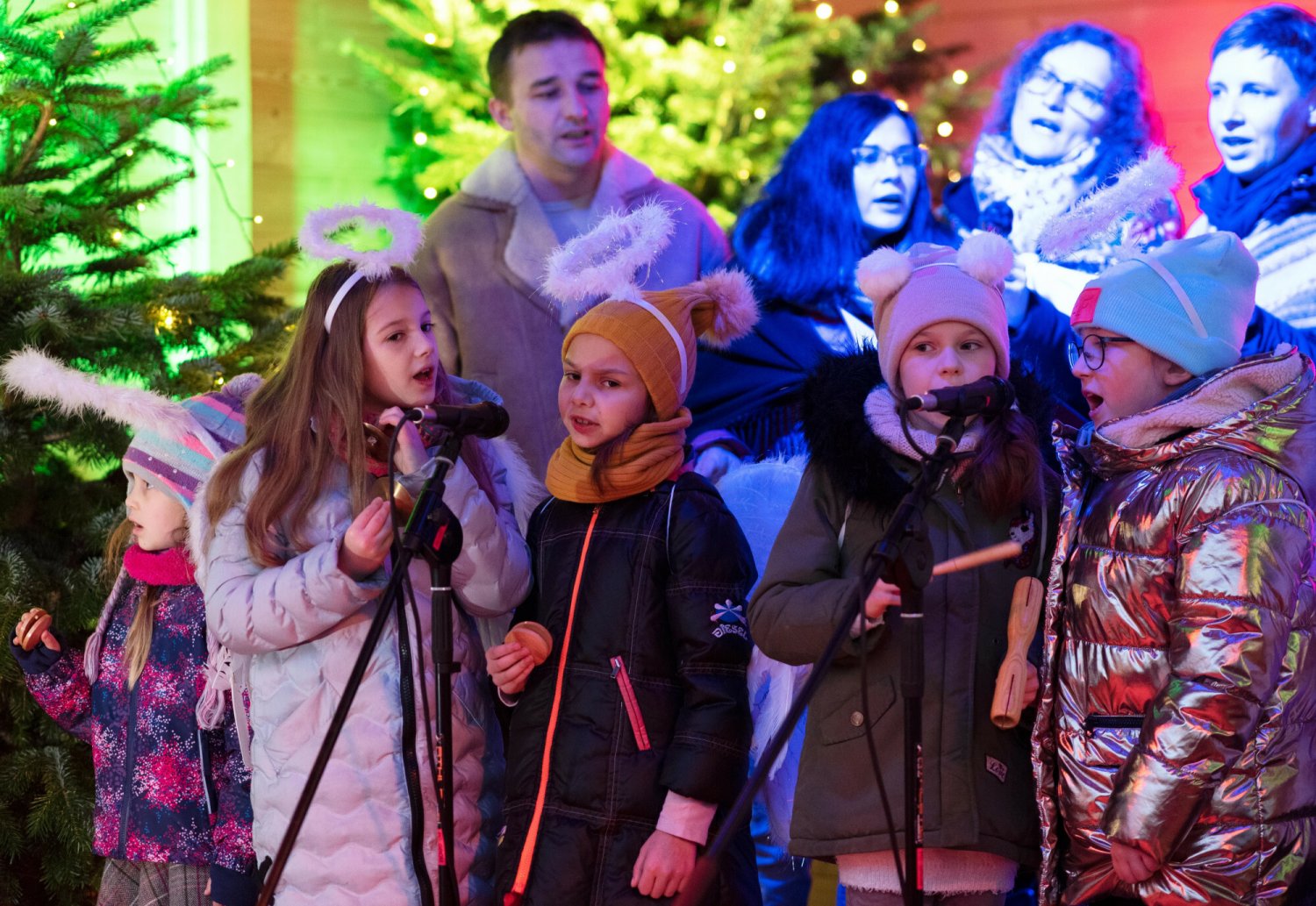 Polacy mają w repertuarze wiele kolęd.