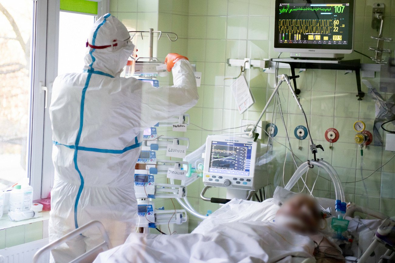 Ile zakażeń koronawirusem 13 stycznia? Nowy raport MZ o COVID-19