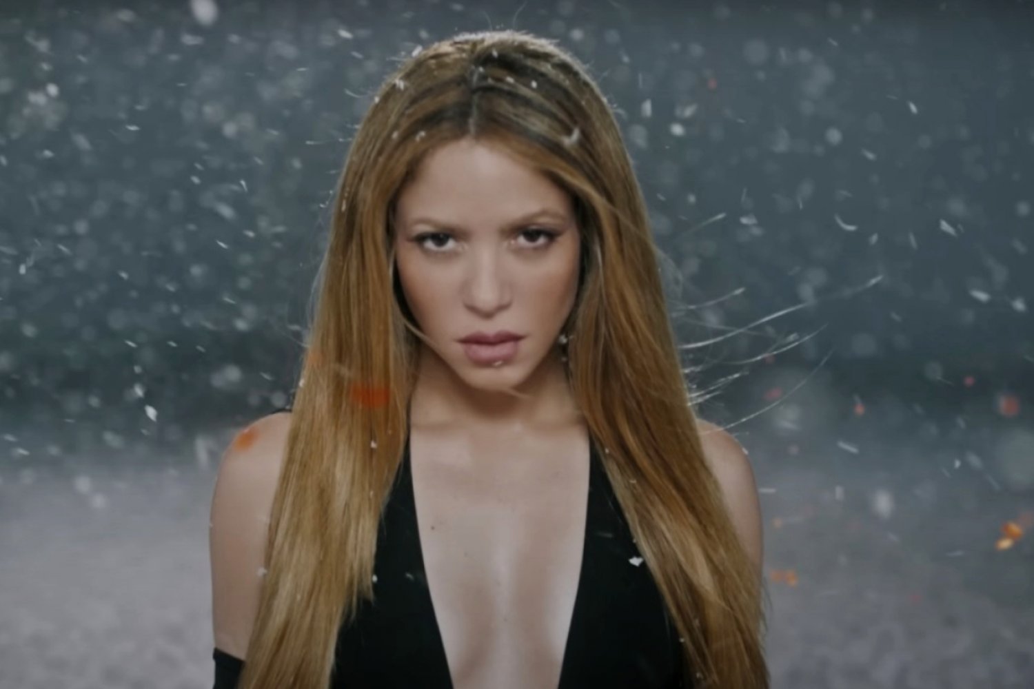Shakira śpiewa o ex-partnerze w nowej piosence "TQG" z Karol G.