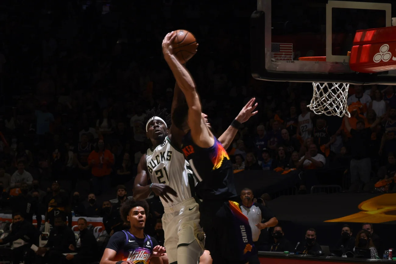 Phoenix Suns prowadzi w finale NBA już 2-0 z Milwaukee Bucks