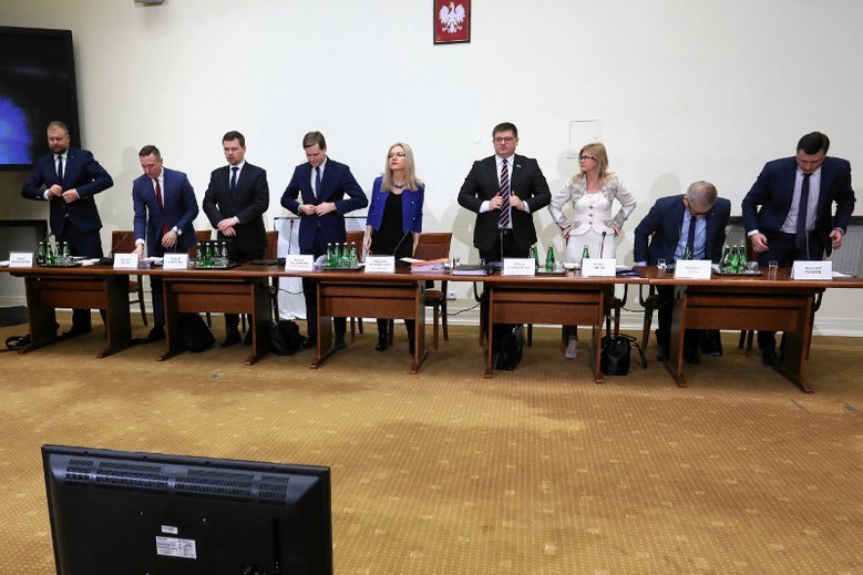 Sejmowa komisja śledcza badająca aferę Amber Gold ponownie przesłuchała prokuratora Dariusza Różyckiego.