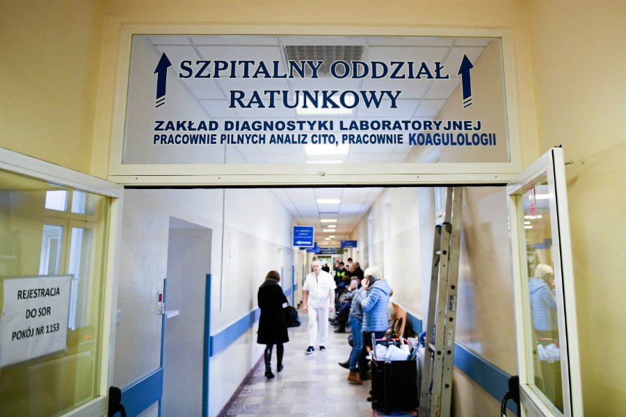 W rządowym projekcie o koronawirusie znajduje się zapis o tym, że władza nie ponosi odpowiedzialności w razie szkód powstałych podczas walki z epidemią.