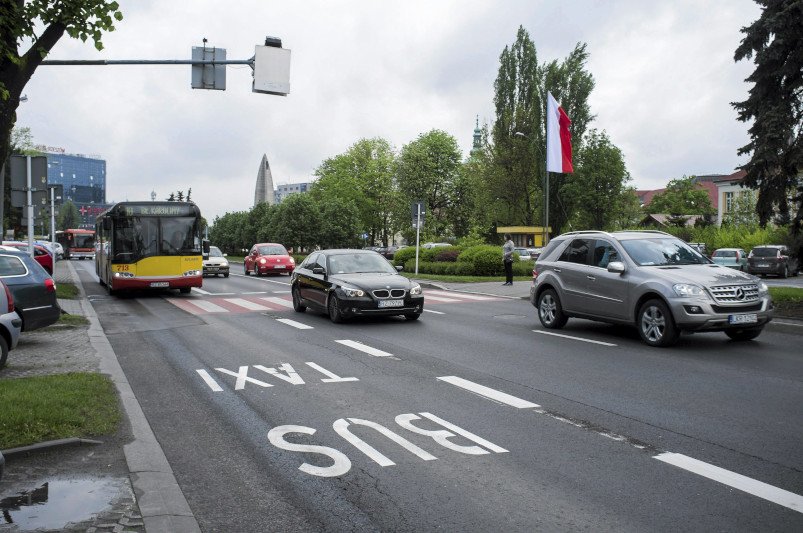 Po buspasach w Rzeszowie od dawna mogą jeździć osobówki.