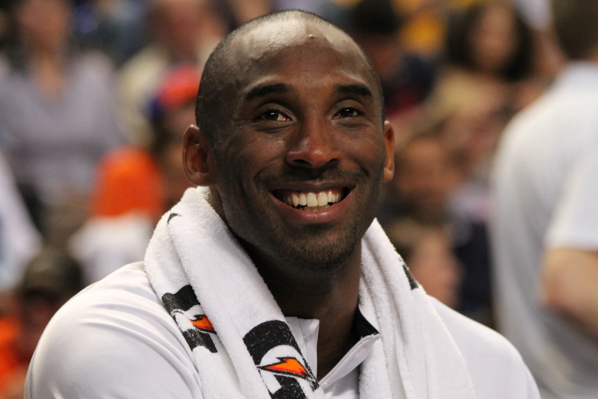 Słynny koszykarz Kobe Bryant zginął w niedzielę w katastrofie helikoptera. Życie straciła też podróżująca z nim 13-letnia córka Gianna Maria Onore–Bryant oraz inni pasażerowie.