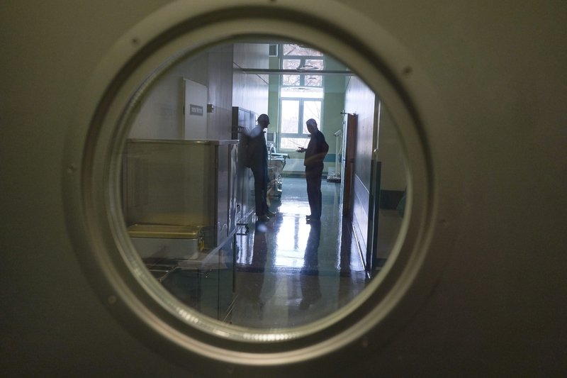 Konin: zmarła kobieta, w której ciele zaszyto narzędzie. Zawieszono lekarza.