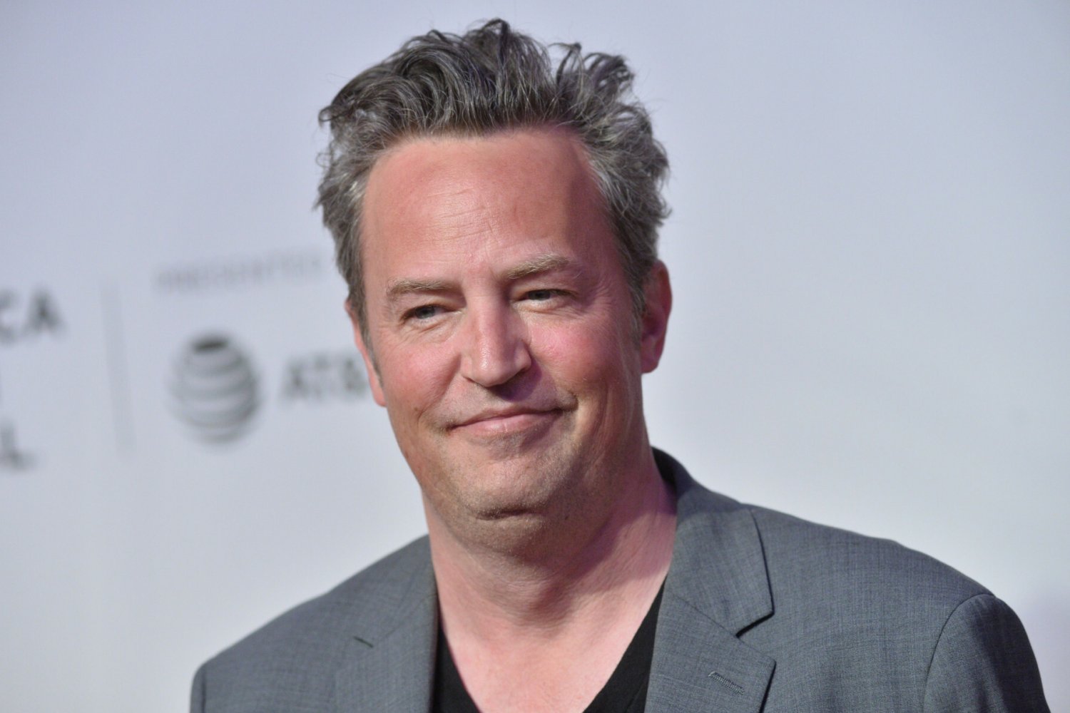 Matthew Perry stracił zęby przez opioidy.