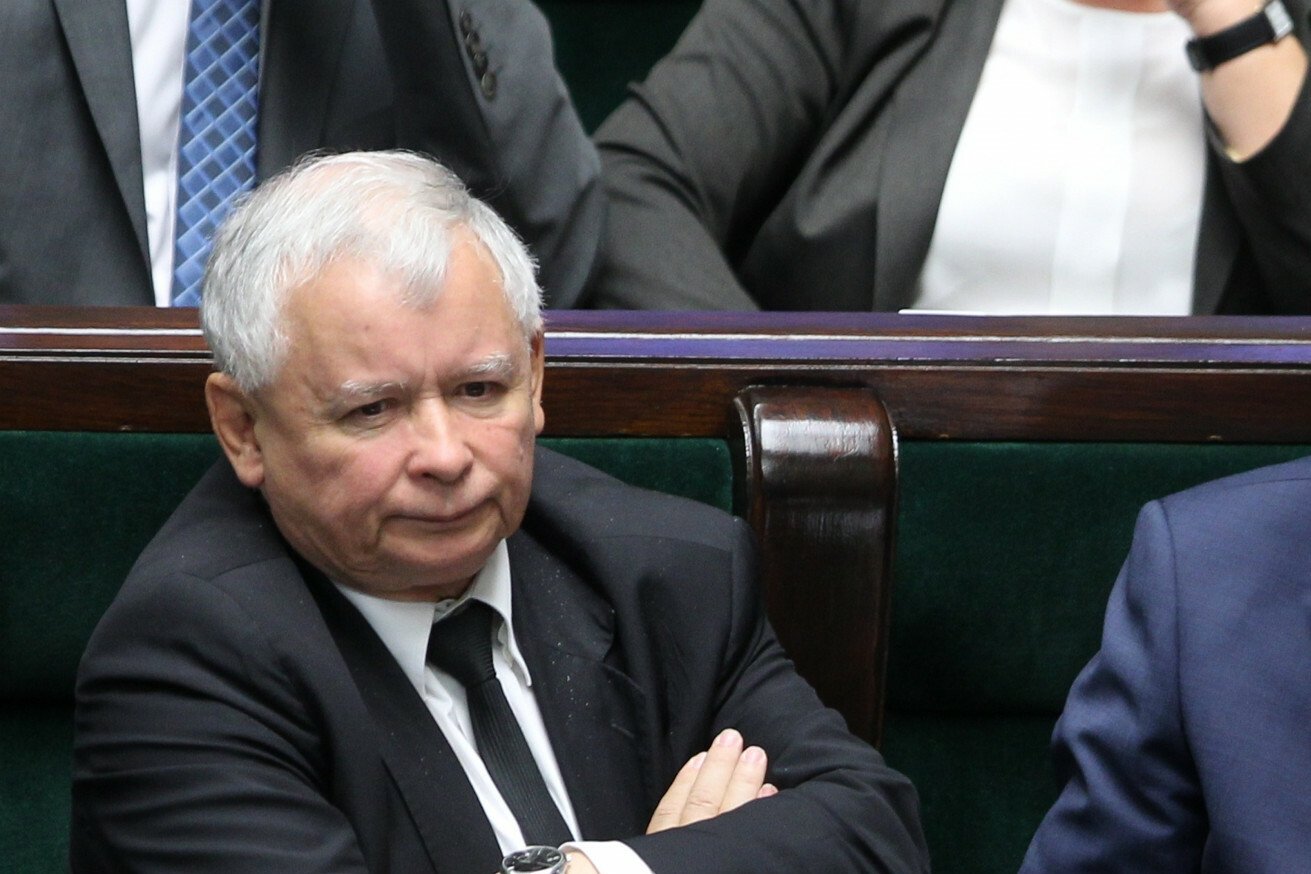 CBOS: stabilne poparcie dla PiS, w Sejmie tylko cztery partie.