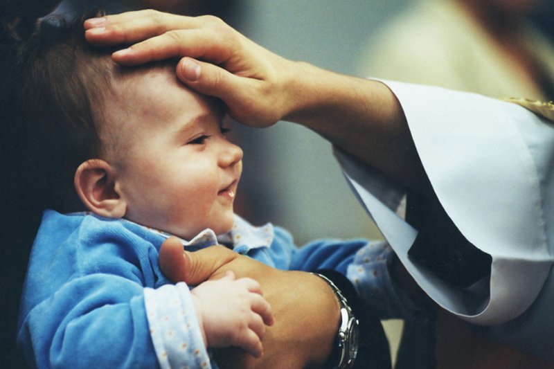 [url=http://www.shutterstock.com/pic-1003601/stock-photo-christening-ceremony-in-catholic-church.html?src=csl_recent_image-1]Papież ochrzcił nieślubne dziecko[/url]