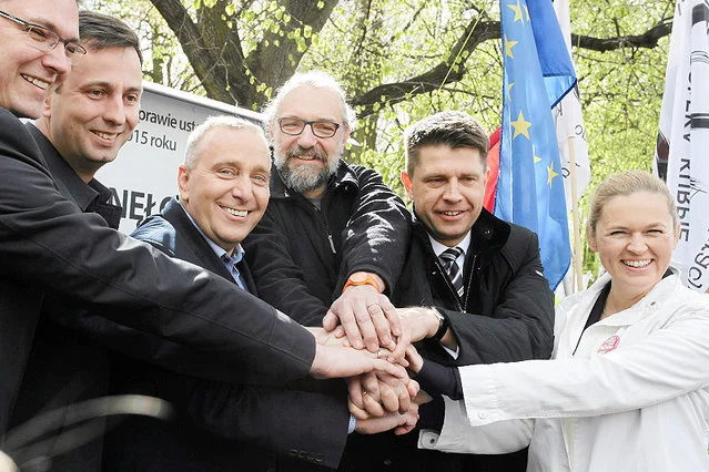 Opozycja przekłada termin spotkania w sprawie TK na wtorek i tradycyjnie zaprasza do rozmów przedstawicieli PiS