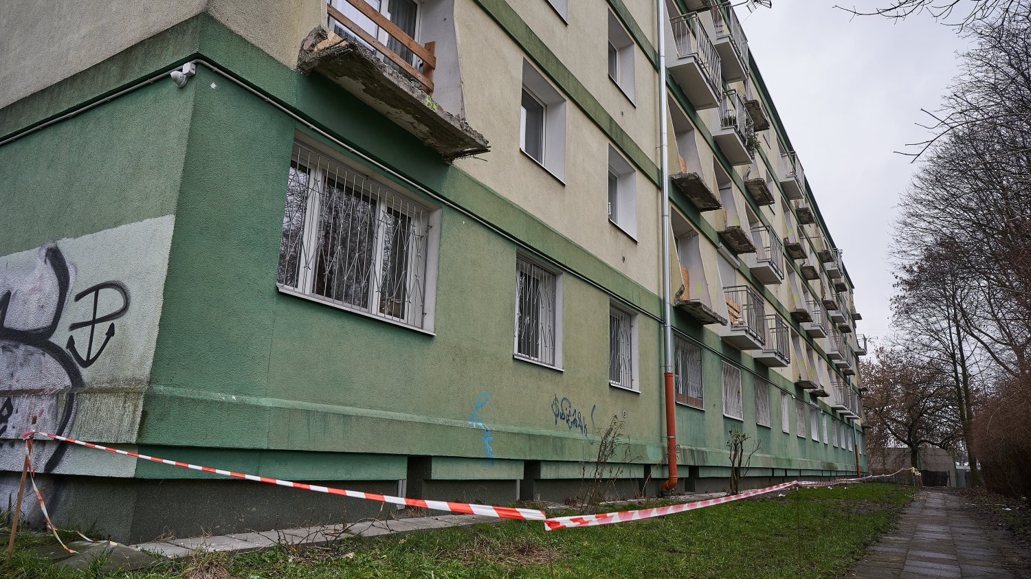 Szkody z balkonu. Kto ponosi odpowiedzialność i czy da się zabezpieczyć? Ubezpieczenie OC balkonu to nie fikcja. Czy warto to zrobić?