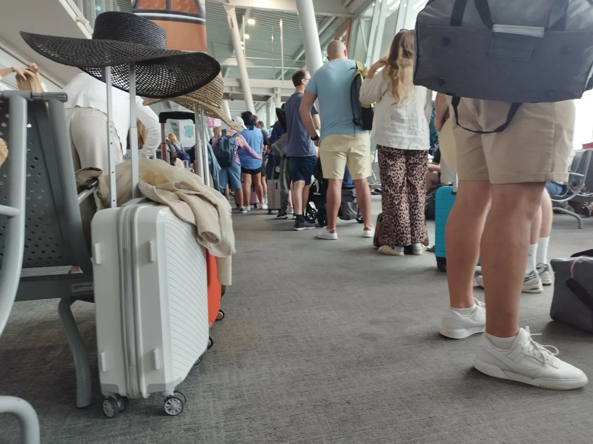 Reisefieber atakuje tuż przed wakacjami. "Umierałam z bólu na lotnisku".