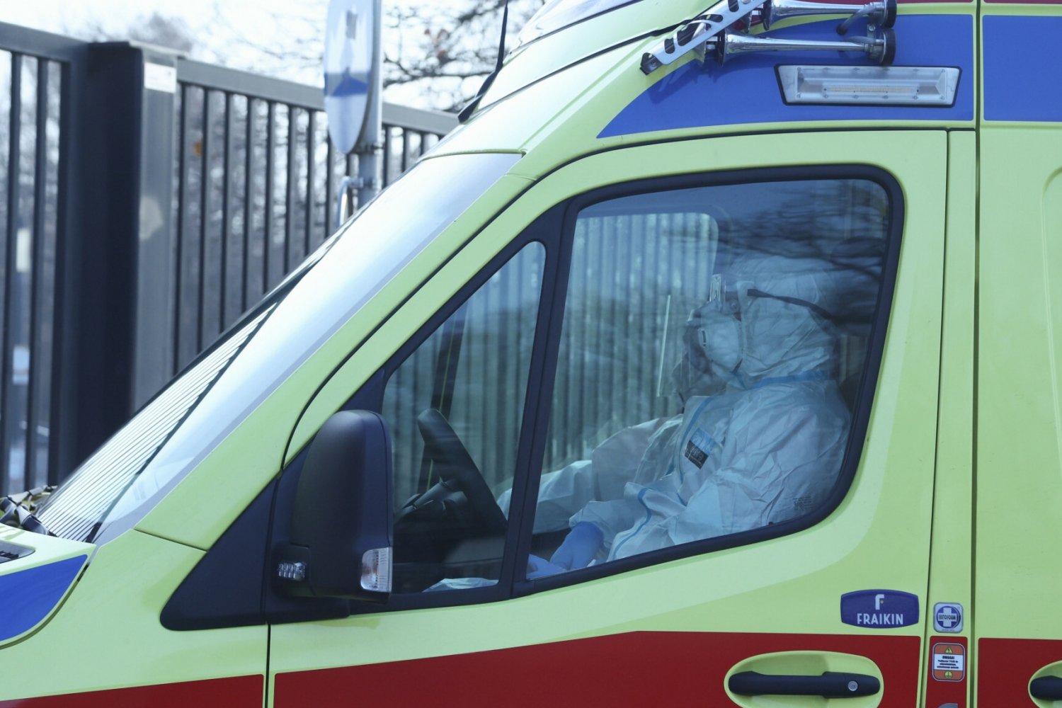 Rośnie liczba zgonów i nowych przypadków spowodowanych COVID-19.