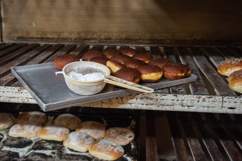 Małe piekarnie obrywają drożdzówkowym rykoszetem. "Ludzie stracą pracę przez głupią, urzędniczą decyzję"