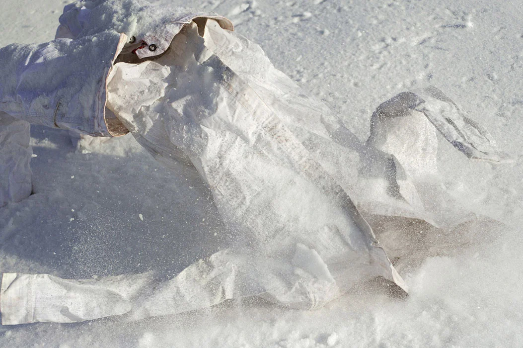 Zamrożone ubranie - rzeźba. Cykl "Frozen".