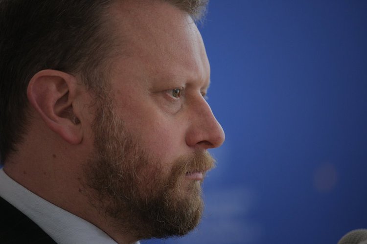 Stan Szumowskiego miał ulec pogorszeniu. Koronawirus: Szumowski ma znajdować się pod tlenem.