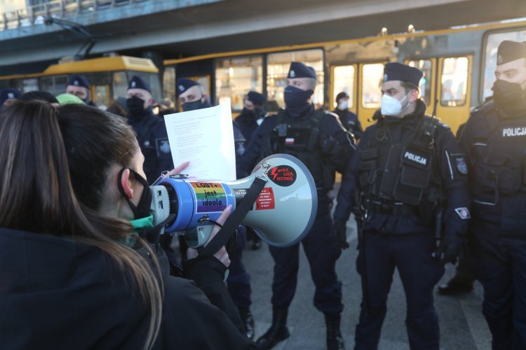 Według mediów związanych z PiS Mata Lempart poniosła kolejną frekwencyjna klęskę.