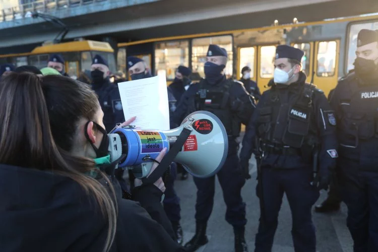 Według mediów związanych z PiS Mata Lempart poniosła kolejną frekwencyjna klęskę.