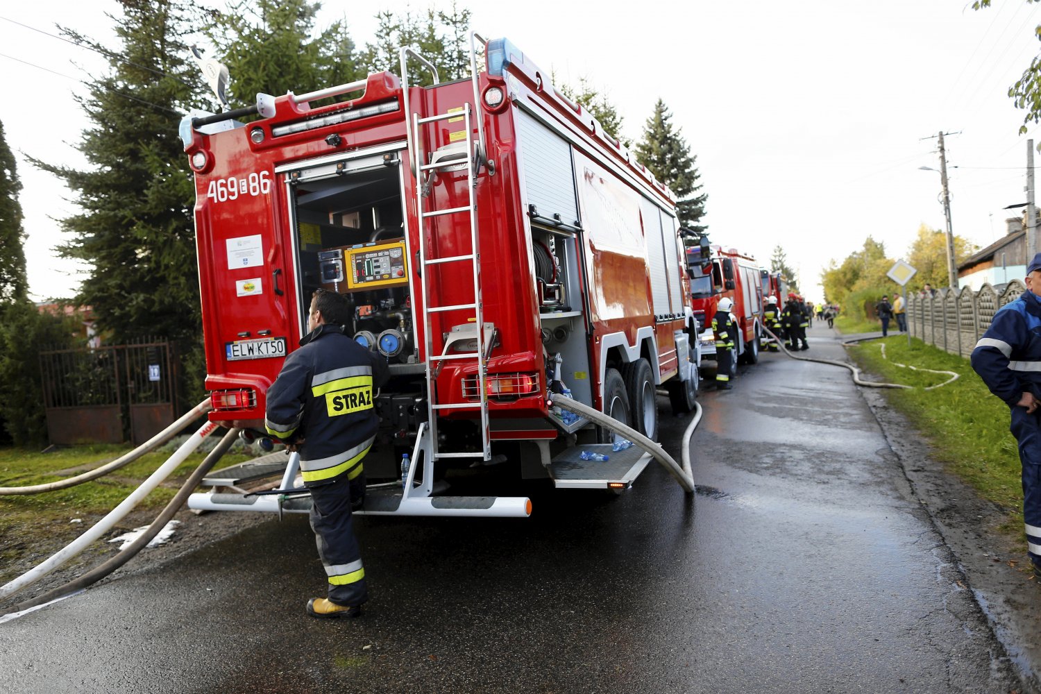 Na miejscu pracowało dziesięć zastępów straży pożarnej. Wybuch gazu w domu w Białymstoku. Ofiary to jedna rodzina.
