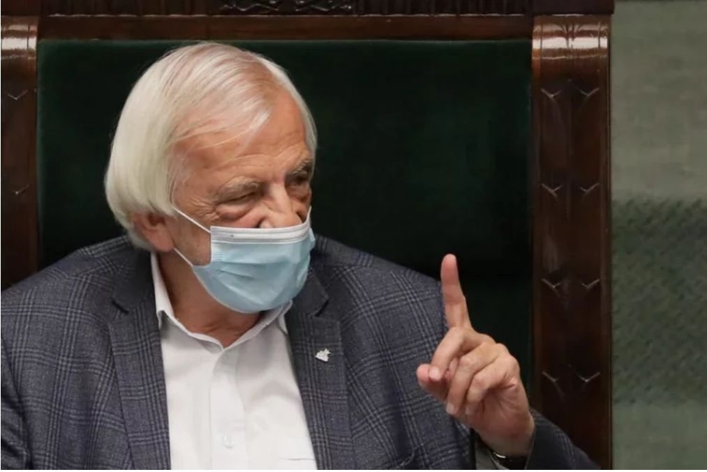 Szef klubu PiS Ryszard Terlecki w rozmowie z TVN24 skrytykował głosowanie członków Solidarnej Polski w sprawie ratyfikacji Funduszu Odbudowy